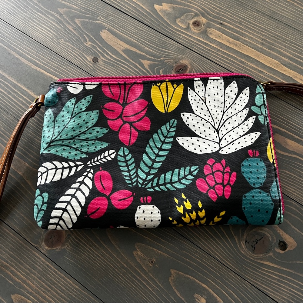 Fossil Eliza floral wristlet bag—brand new shape